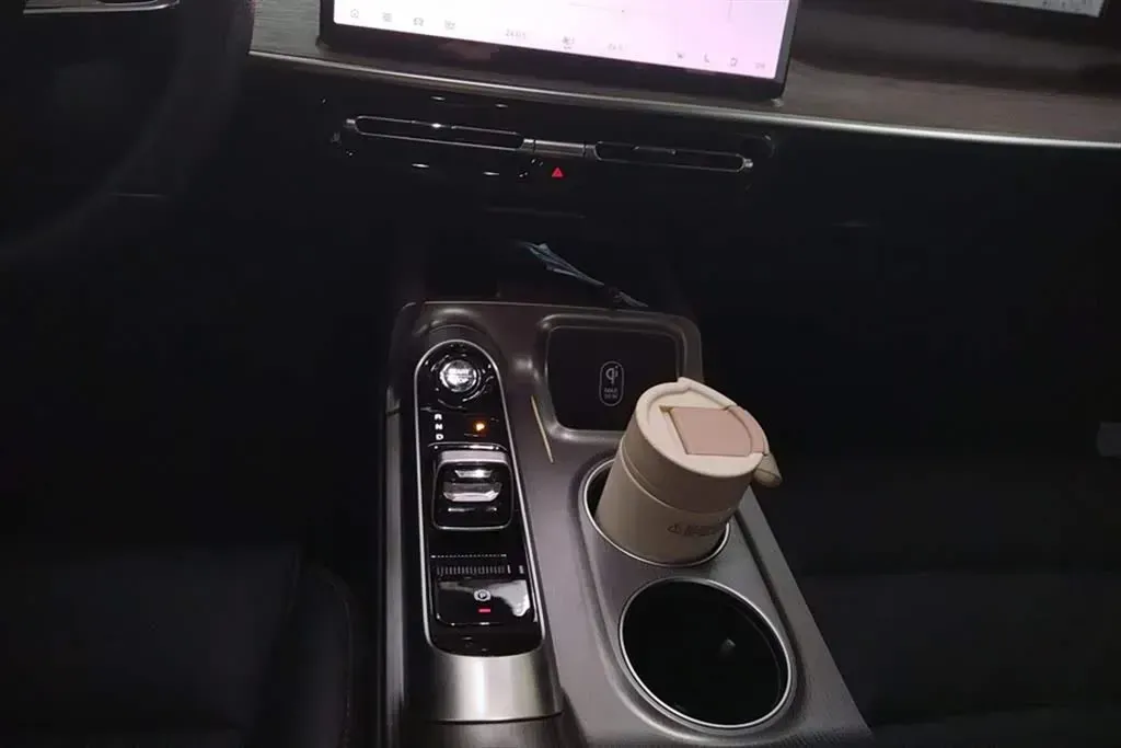 2024 GAC Trumpchi E8 2.0L 140HP L4 2DHT Hybrid,autocango,china used car exporter,china ev exporter,chinese used car exporter,chinese used ev exporter