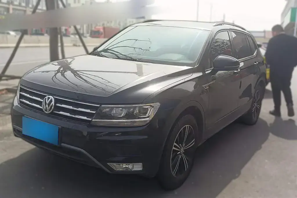 2020 Volkswagen Tiguan L 2.0T 186HP L4 7DCT