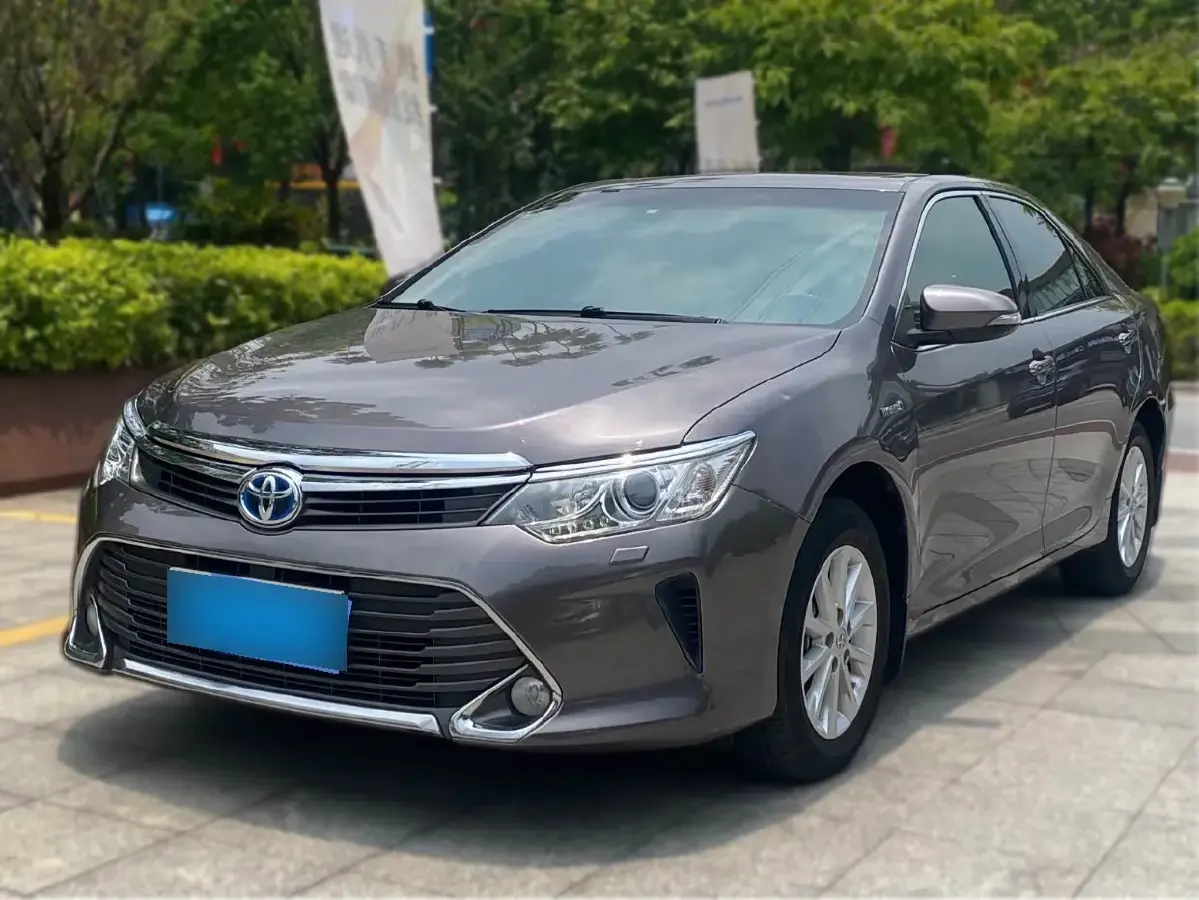 2015 Toyota Camry 2.5L 160HP L4 E-CVT Hybrid