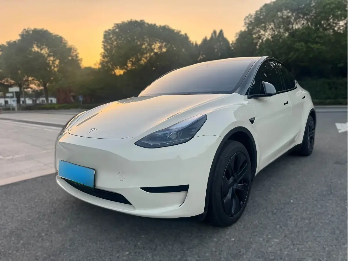 2024 Tesla Model Y BEV 60KWH