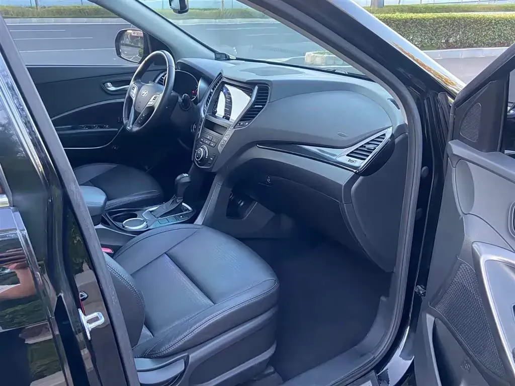 2013 Hyundai Grand SantaFe 3.0L 264HP V6 6AT,autocango,china used car exporter,china ev exporter,chinese used car exporter,chinese used ev exporter