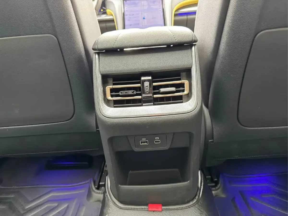 2024 HongQi H6 2.0T 224HP L4 8AT,autocango,china used car exporter,china ev exporter,chinese used car exporter,chinese used ev exporter