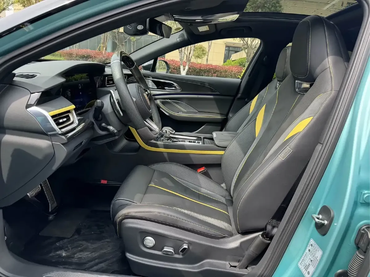 2024 HongQi H6 2.0T 224HP L4 8AT,autocango,china used car exporter,china ev exporter,chinese used car exporter,chinese used ev exporter