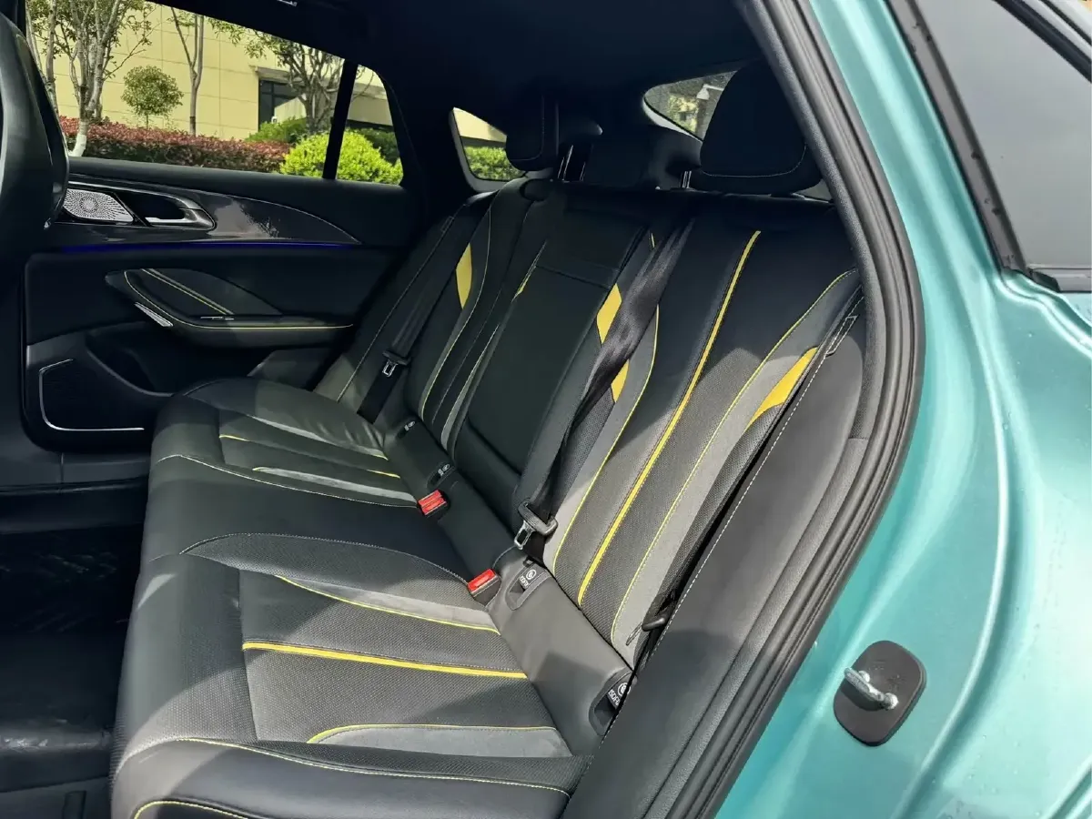 2024 HongQi H6 2.0T 224HP L4 8AT,autocango,china used car exporter,china ev exporter,chinese used car exporter,chinese used ev exporter