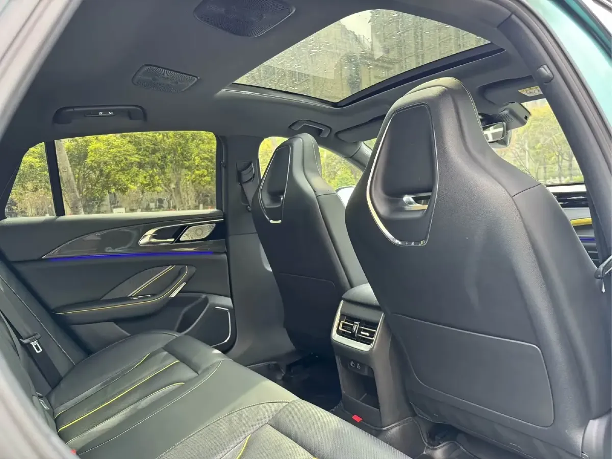 2024 HongQi H6 2.0T 224HP L4 8AT,autocango,china used car exporter,china ev exporter,chinese used car exporter,chinese used ev exporter