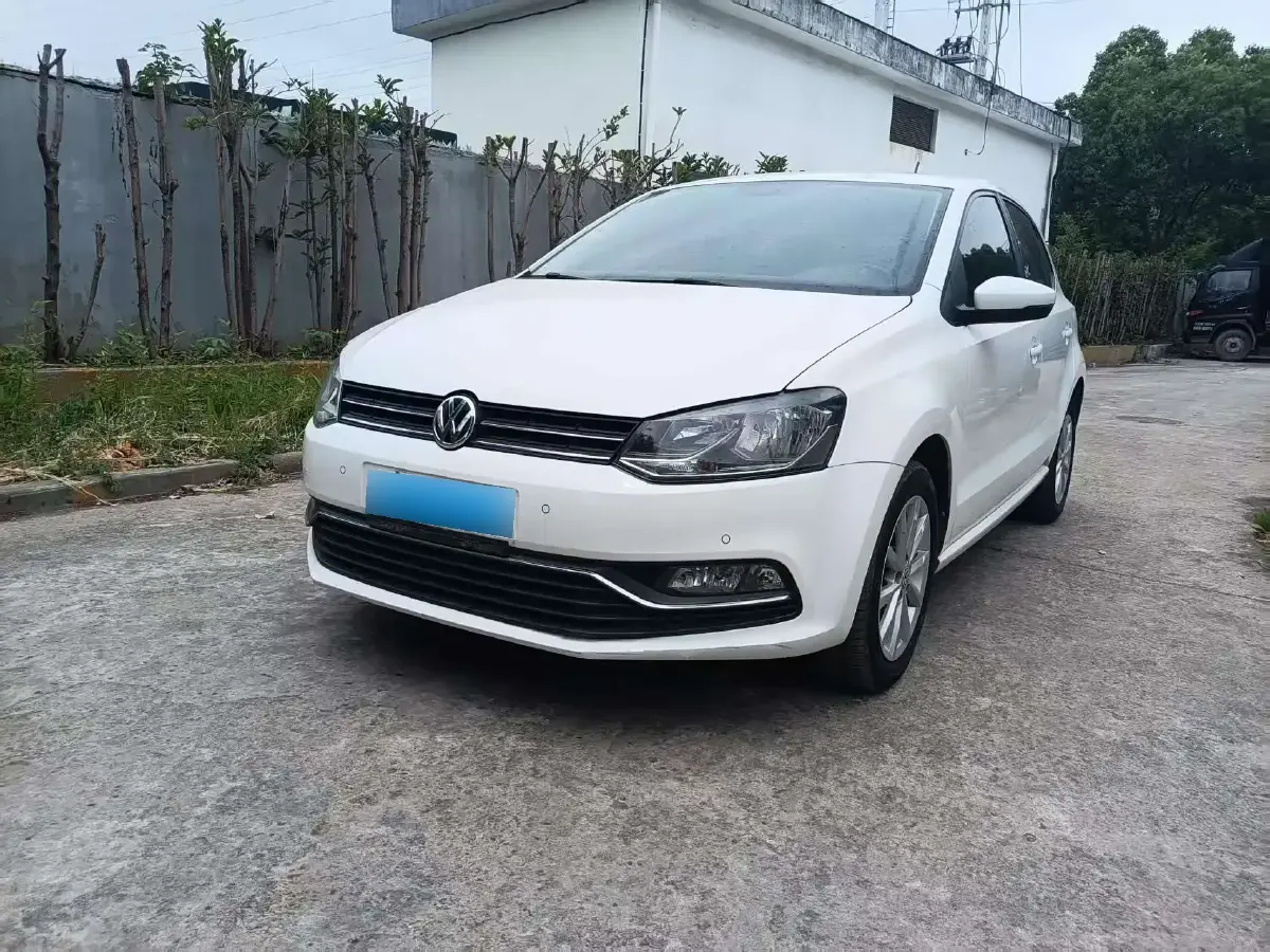 2014 Volkswagen Polo 1.6L 110HP L4 6AT