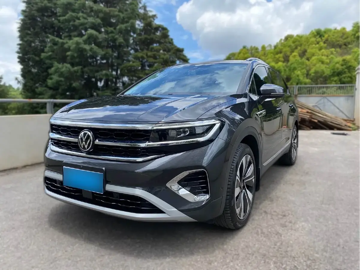 2024 Volkswagen Talagon 2.0T 220HP L4 7DCT