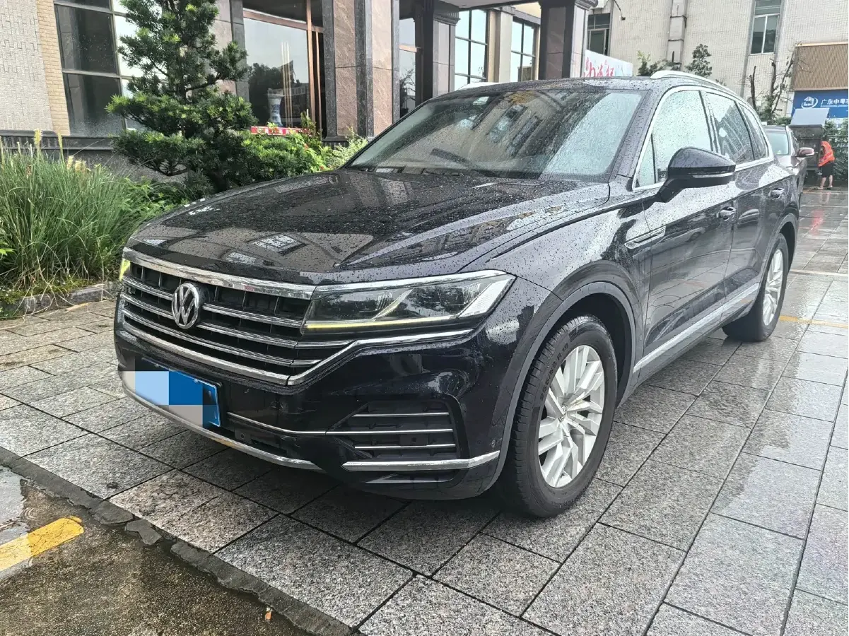 2019 Volkswagen Touareg 2.0T 245HP L4 8AT