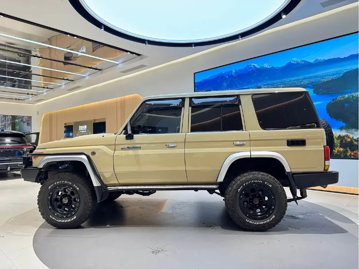 2011 Toyota FJ Cruiser 4.0L 272HP V6 5AT,autocango,china used car exporter,china ev exporter,chinese used car exporter,chinese used ev exporter