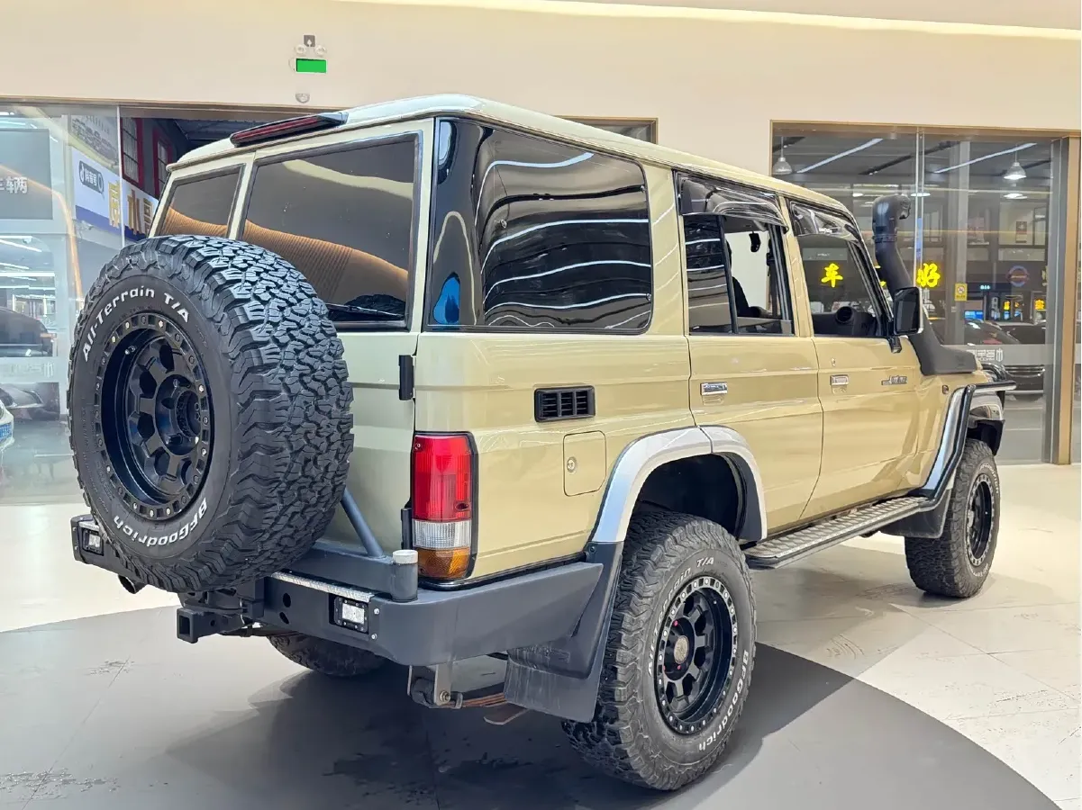 2011 Toyota FJ Cruiser 4.0L 272HP V6 5AT,autocango,china used car exporter,china ev exporter,chinese used car exporter,chinese used ev exporter