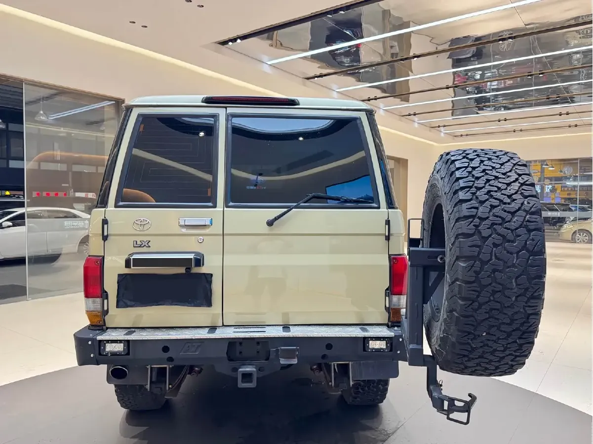 2011 Toyota FJ Cruiser 4.0L 272HP V6 5AT,autocango,china used car exporter,china ev exporter,chinese used car exporter,chinese used ev exporter