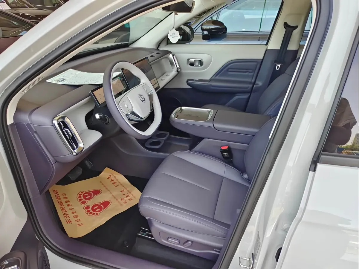 2025 Leapmotor B10 BEV 56.2KWH,autocango,china used car exporter,china ev exporter,chinese used car exporter,chinese used ev exporter