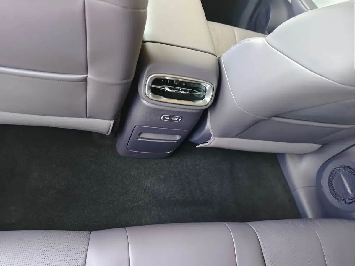 2025 Leapmotor B10 BEV 56.2KWH,autocango,china used car exporter,china ev exporter,chinese used car exporter,chinese used ev exporter