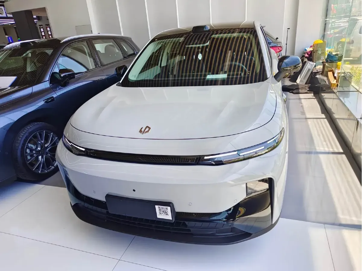 2025 Leapmotor B10 BEV 56.2KWH,autocango,china used car exporter,china ev exporter,chinese used car exporter,chinese used ev exporter