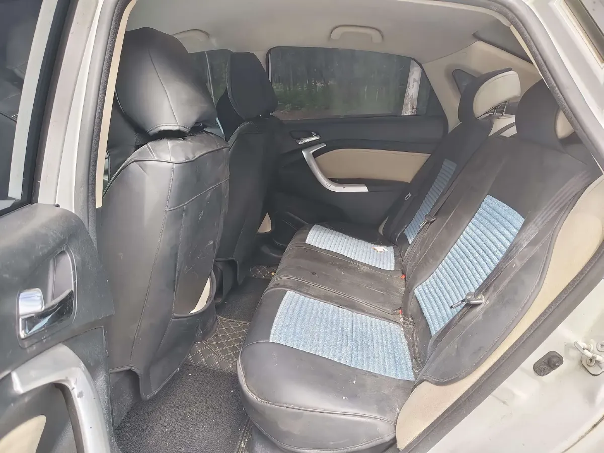 2015 ChangAn Alsvin V7 1.6L 124HP L4 5MT,autocango,china used car exporter,china ev exporter,chinese used car exporter,chinese used ev exporter