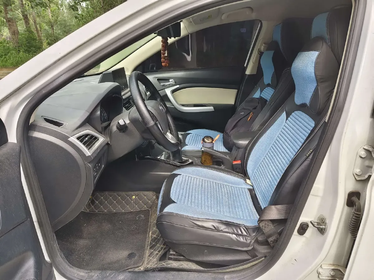 2015 ChangAn Alsvin V7 1.6L 124HP L4 5MT,autocango,china used car exporter,china ev exporter,chinese used car exporter,chinese used ev exporter