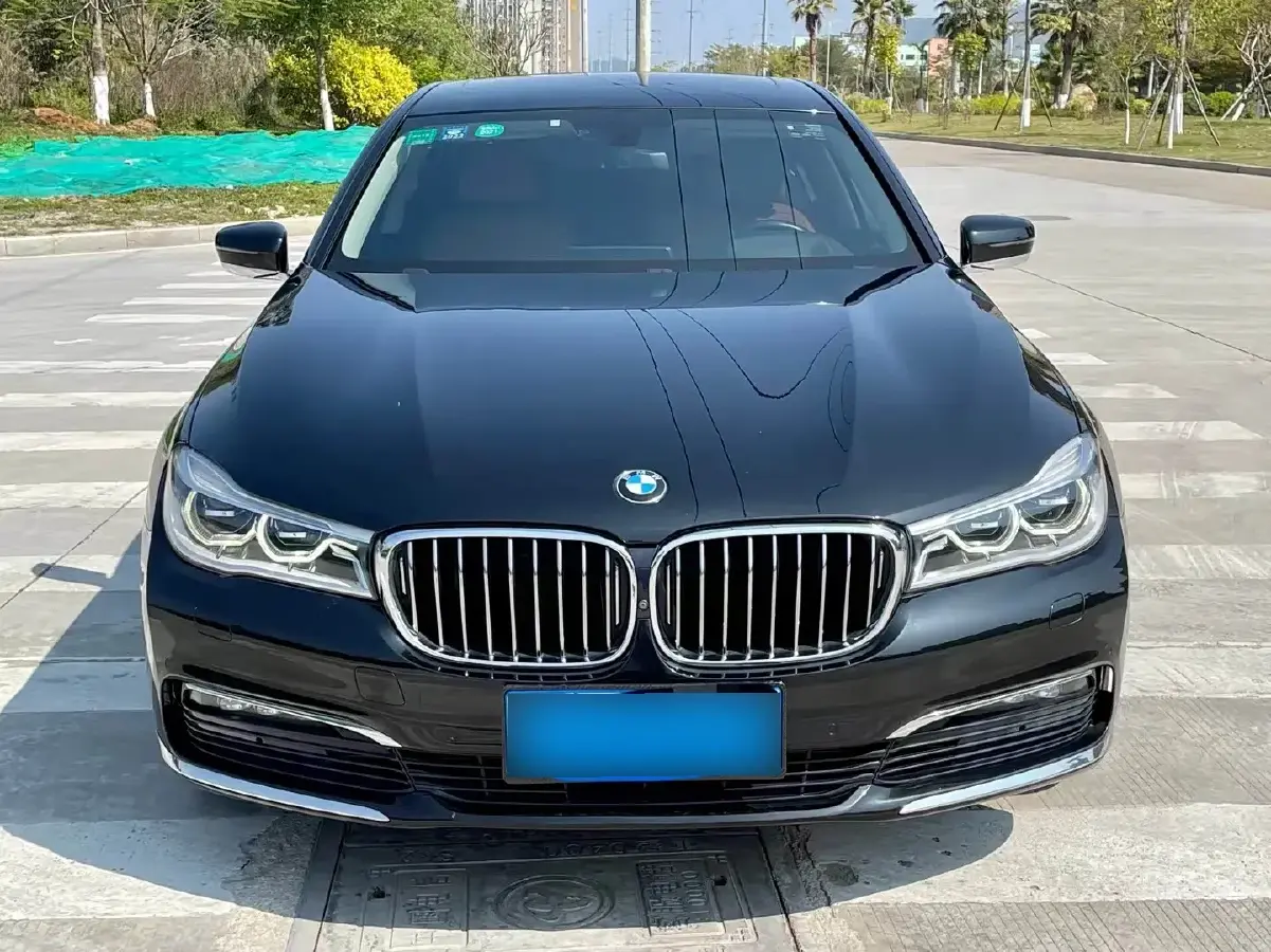 2016 BMW 7 Series 3.0T 326HP L6 8AT