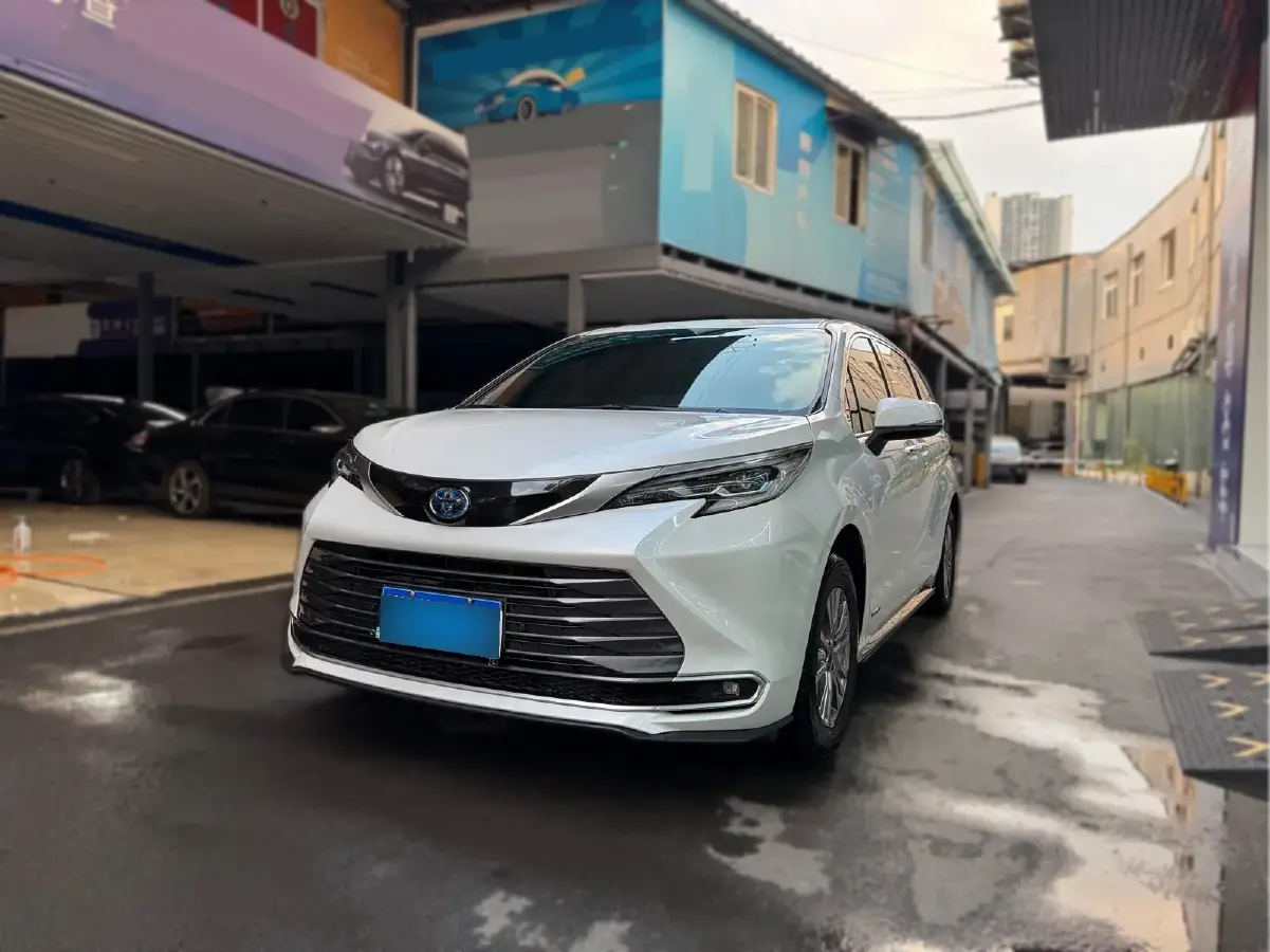 2021 Toyota Sienna 2.5L 192HP L4 E-CVT Hybrid