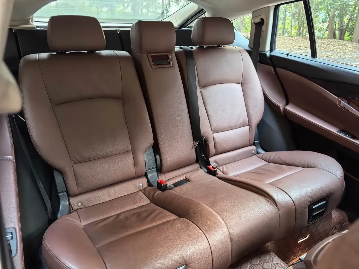 2014 BMW 5 Series GT 3.0T 306HP L6 8AT,autocango,china used car exporter,china ev exporter,chinese used car exporter,chinese used ev exporter