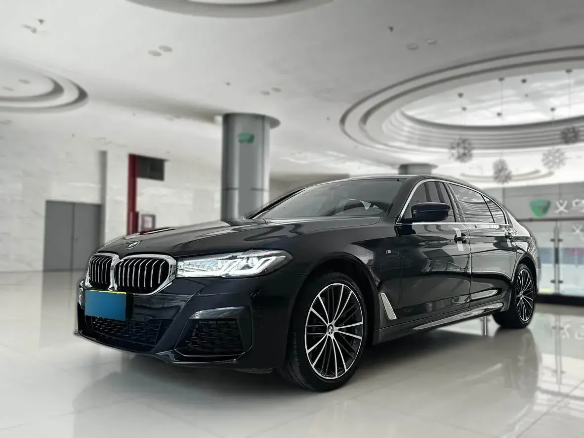 2022 BMW 5 Series 2.0T 252HP L4 8AT