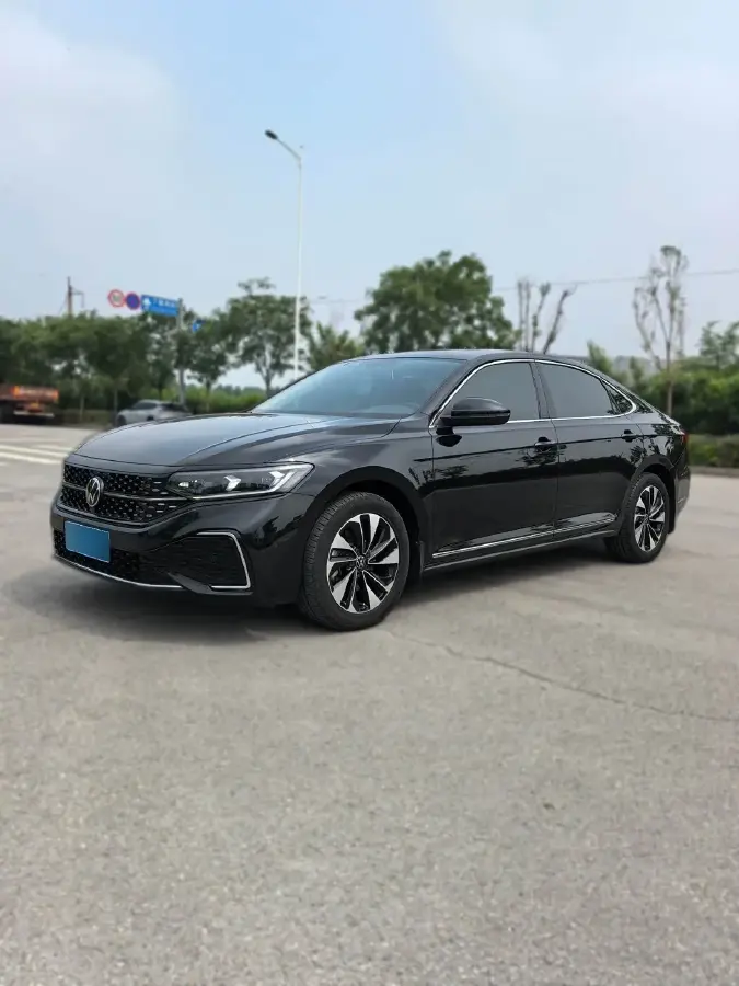 2023 Volkswagen Passat 2.0T 186HP L4 7DCT