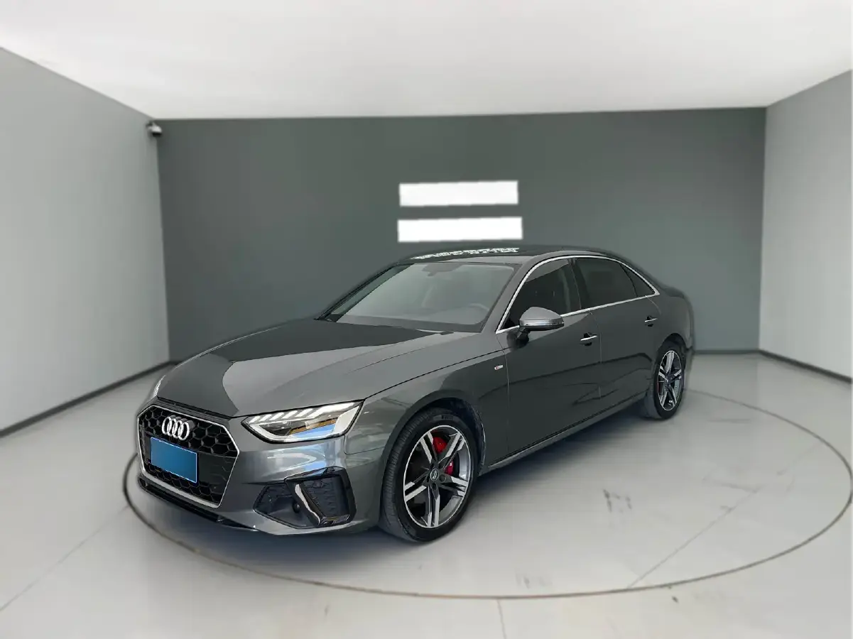 2022 Audi A4L 2.0T 190HP L4 7DCT