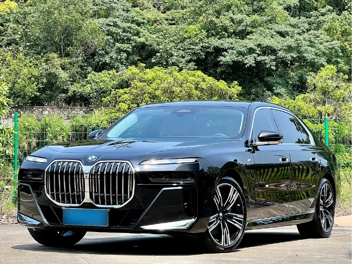 2023 BMW 7 Series 3.0T 381HP L6 8AT