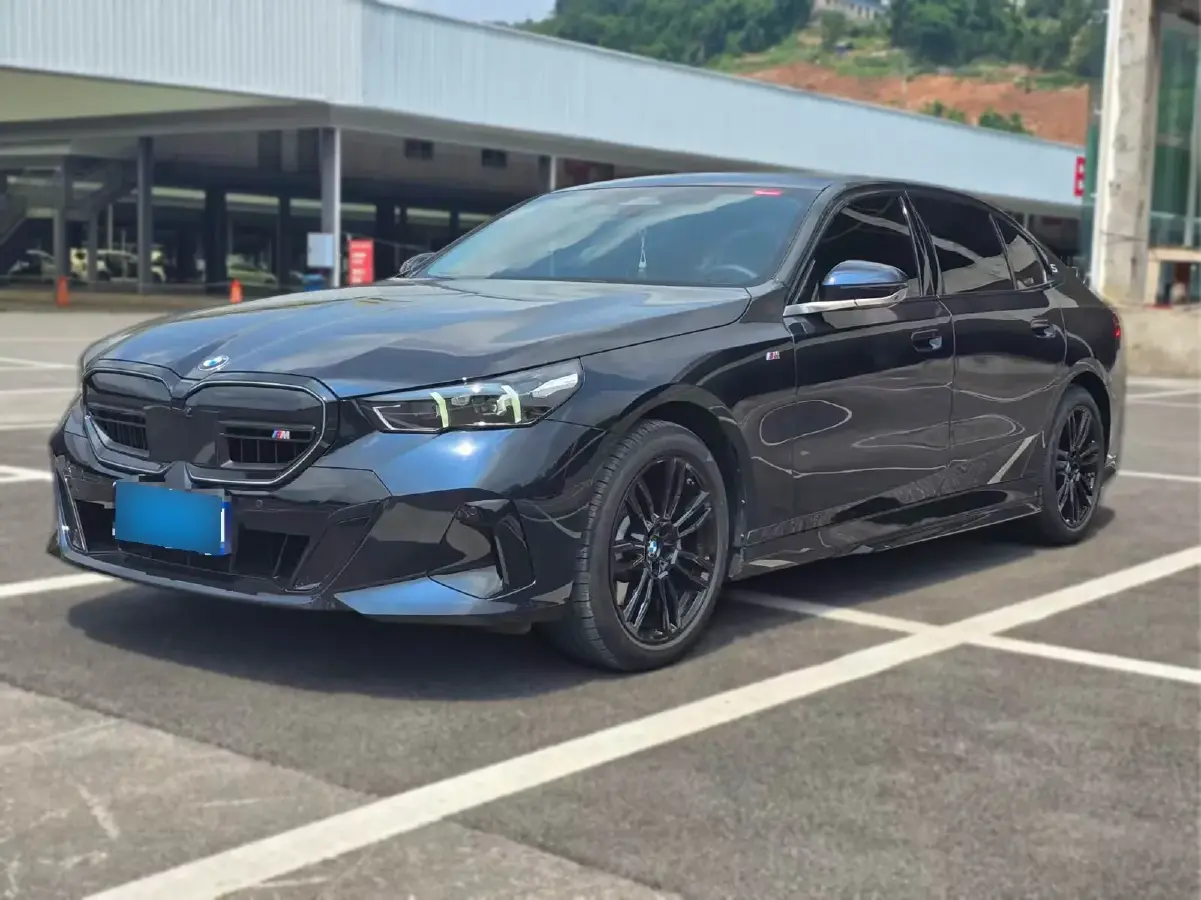 2024 BMW 5 Series 2.0T 258HP L4 8AT