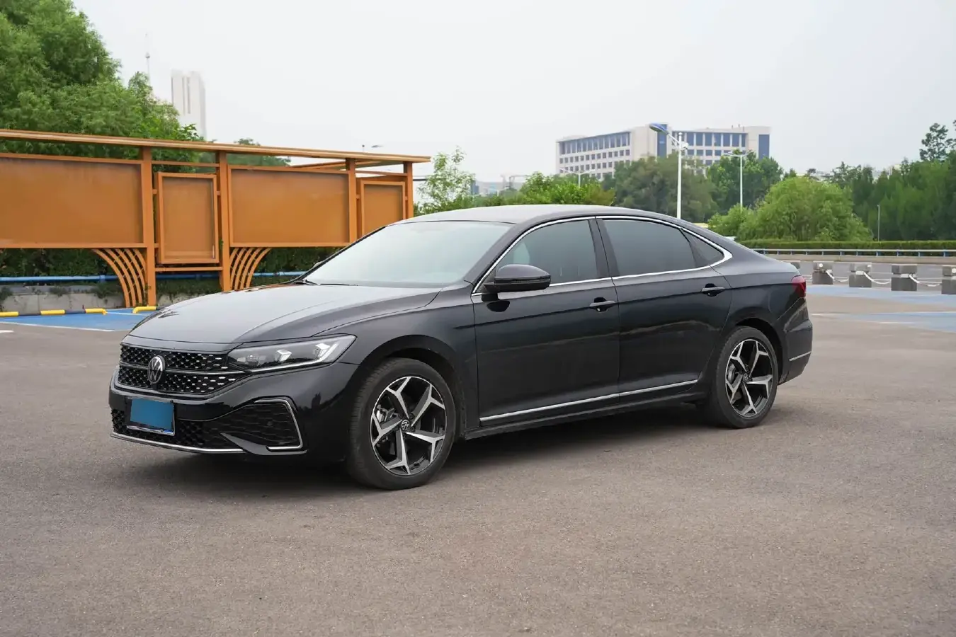 2025 Volkswagen Passat 2.0T 220HP L4 7DCT