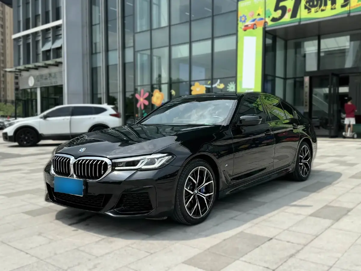 2022 BMW 5 Series 2.0T 252HP L4 8AT
