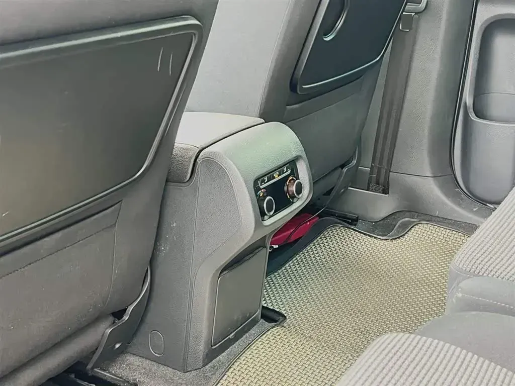 2013 Volkswagen Sharan 1.8T 160HP L4 6DCT,autocango,china used car exporter,china ev exporter,chinese used car exporter,chinese used ev exporter