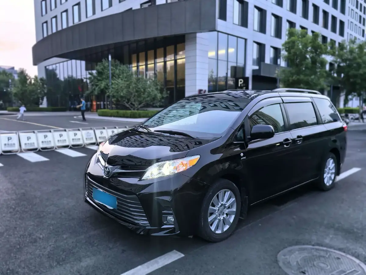 2015 Toyota Sienna 3.5L 269HP V6 6AT