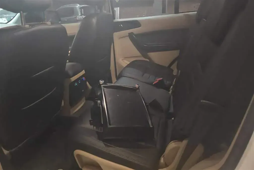 2017 Ford Everest 2.0T 245HP L4 6AT,autocango,china used car exporter,china ev exporter,chinese used car exporter,chinese used ev exporter