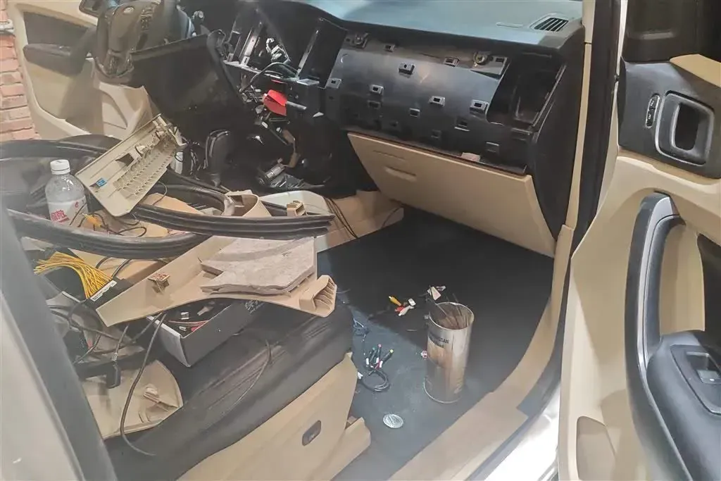 2017 Ford Everest 2.0T 245HP L4 6AT,autocango,china used car exporter,china ev exporter,chinese used car exporter,chinese used ev exporter