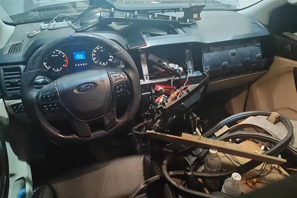 2017 Ford Everest 2.0T 245HP L4 6AT,autocango,china used car exporter,china ev exporter,chinese used car exporter,chinese used ev exporter