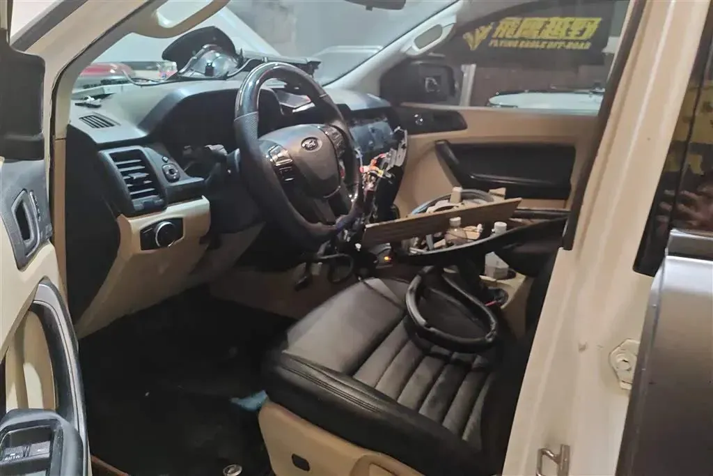 2017 Ford Everest 2.0T 245HP L4 6AT,autocango,china used car exporter,china ev exporter,chinese used car exporter,chinese used ev exporter