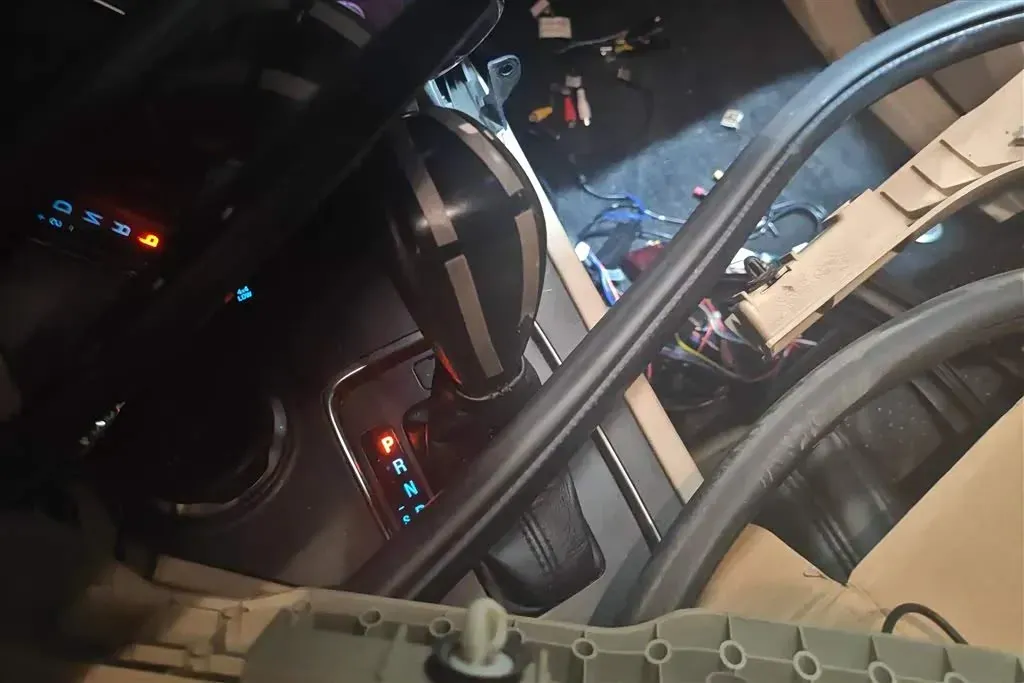 2017 Ford Everest 2.0T 245HP L4 6AT,autocango,china used car exporter,china ev exporter,chinese used car exporter,chinese used ev exporter