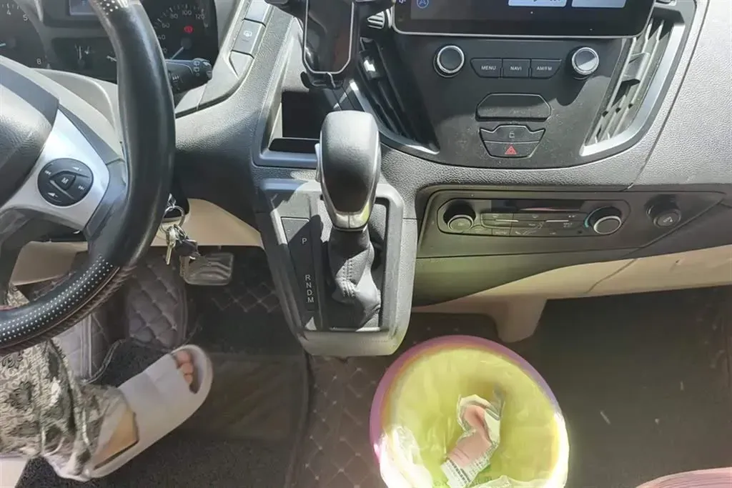 2017 Ford Tourneo 2.0T 203HP L4 6AT,autocango,china used car exporter,china ev exporter,chinese used car exporter,chinese used ev exporter