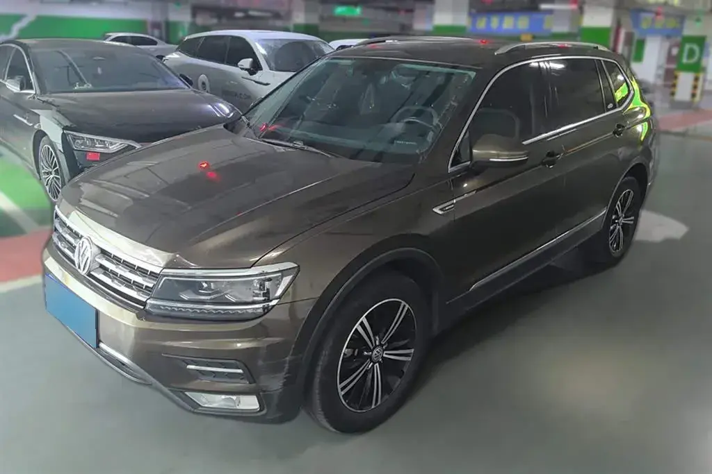 2017 Volkswagen Tiguan L 2.0T 220HP L4 7DCT