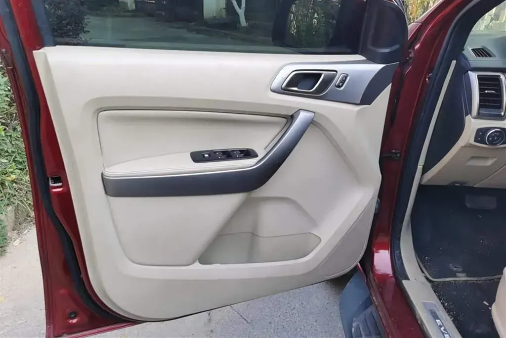 2017 Ford Everest 2.0T 245HP L4 6AT,autocango,china used car exporter,china ev exporter,chinese used car exporter,chinese used ev exporter