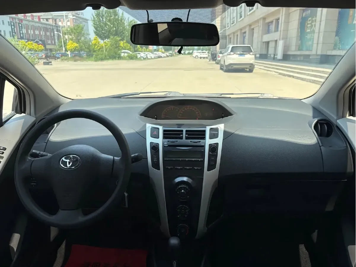 2011 Toyota Yaris 1.6L 118HP L4 4AT,autocango,china used car exporter,china ev exporter,chinese used car exporter,chinese used ev exporter