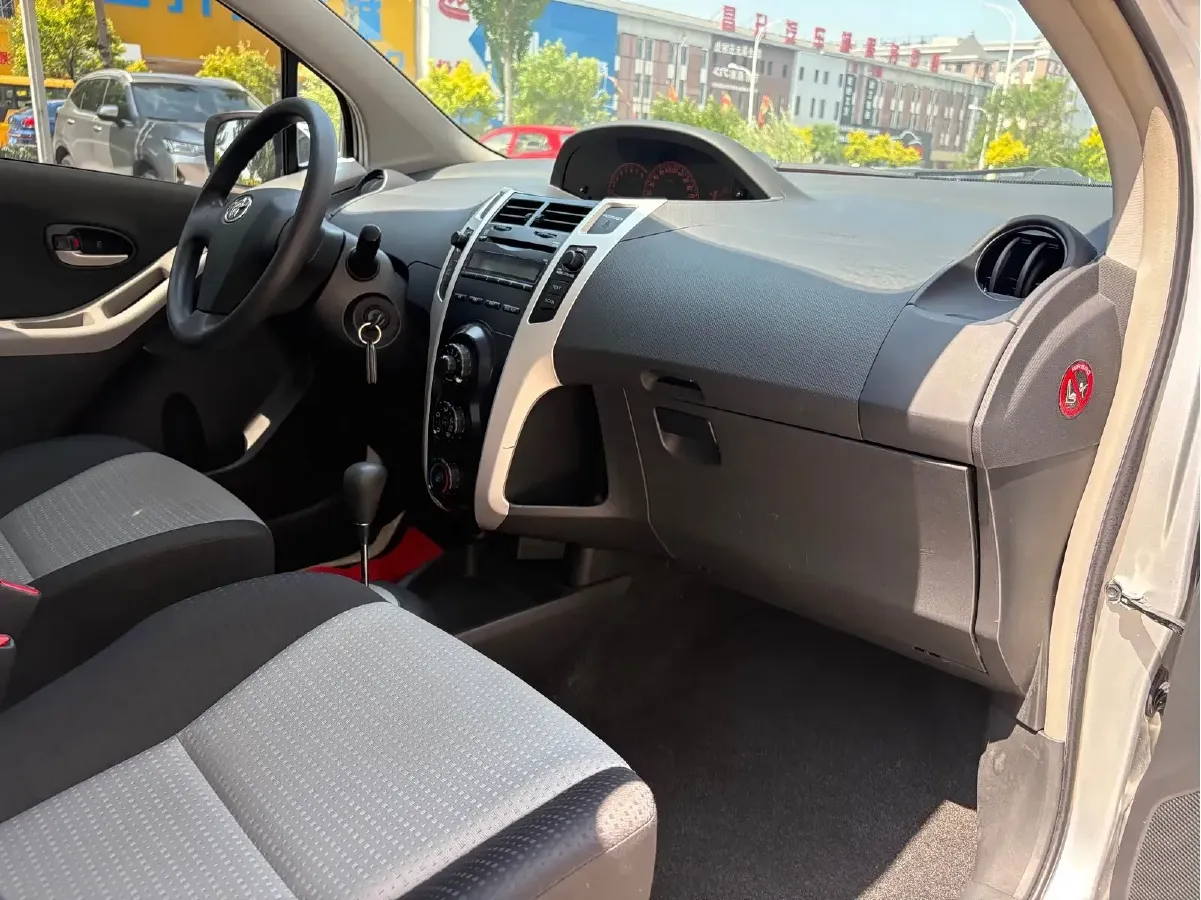 2011 Toyota Yaris 1.6L 118HP L4 4AT,autocango,china used car exporter,china ev exporter,chinese used car exporter,chinese used ev exporter