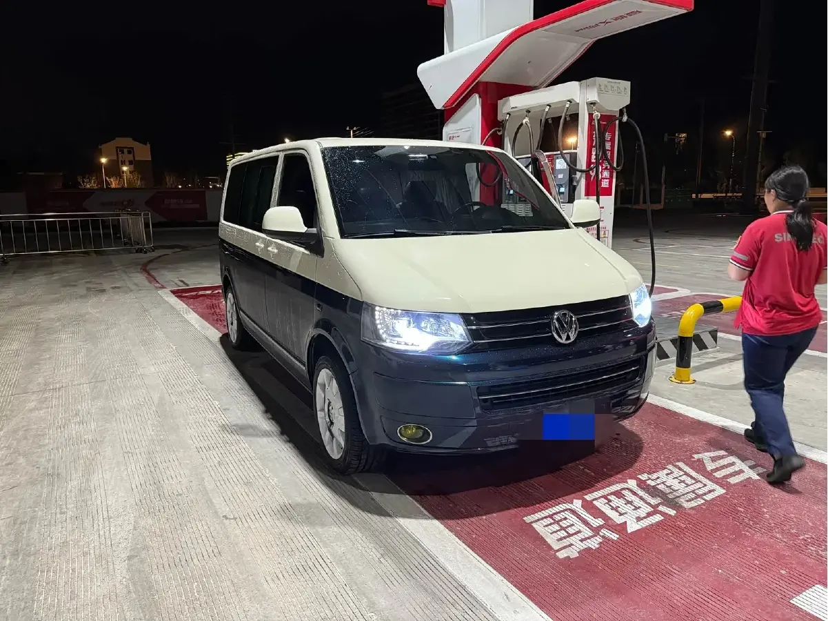 2012 Volkswagen Multivan 2.0T 204HP L4 7DCT