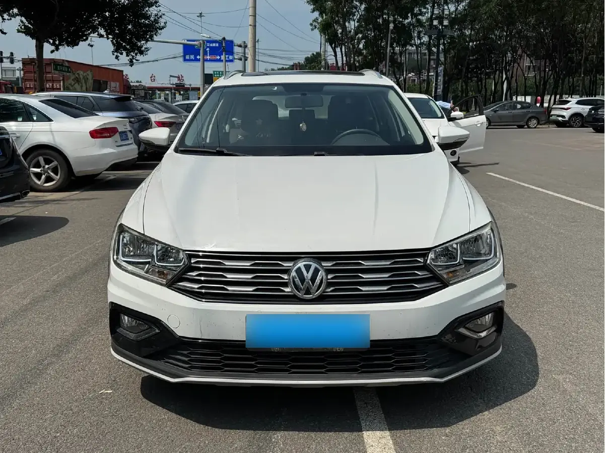 2017 Volkswagen C-Trek 1.6L 110HP L4 6AT