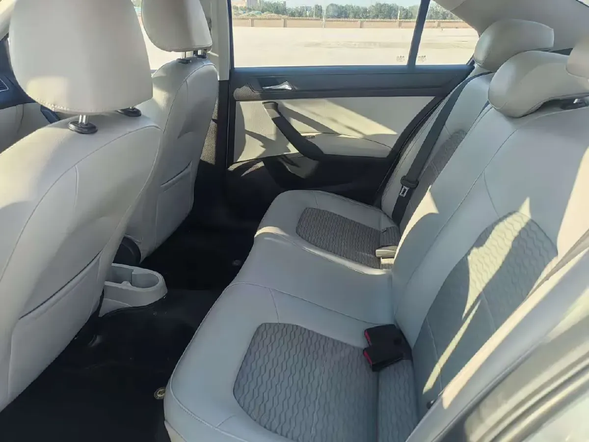 2015 Skoda Rapid 1.6L 110HP L4 6AT,autocango,china used car exporter,china ev exporter,chinese used car exporter,chinese used ev exporter