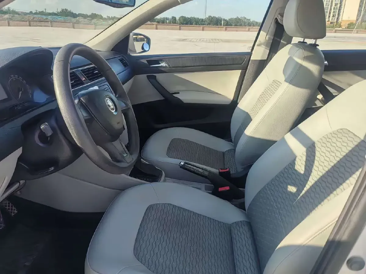 2015 Skoda Rapid 1.6L 110HP L4 6AT,autocango,china used car exporter,china ev exporter,chinese used car exporter,chinese used ev exporter