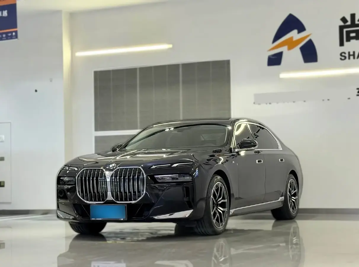 2023 BMW 7 Series 3.0T 272HP L6 8AT