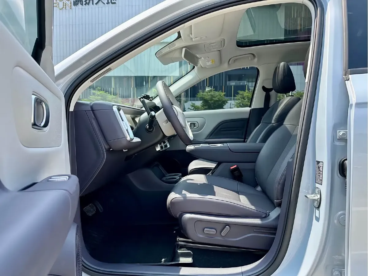 2025 Leapmotor B10 BEV 56.2KWH,autocango,china used car exporter,china ev exporter,chinese used car exporter,chinese used ev exporter