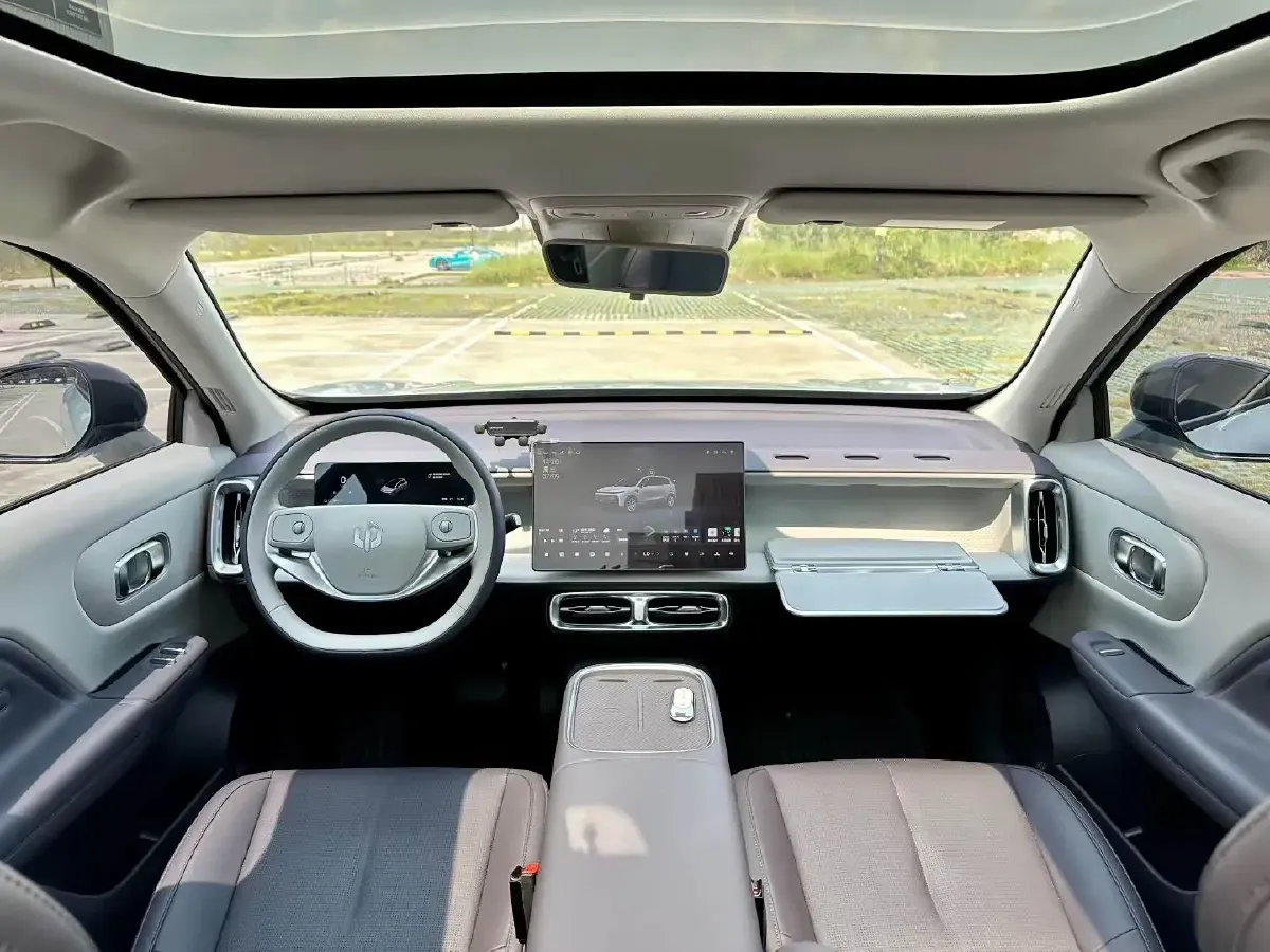 2025 Leapmotor B10 BEV 56.2KWH,autocango,china used car exporter,china ev exporter,chinese used car exporter,chinese used ev exporter