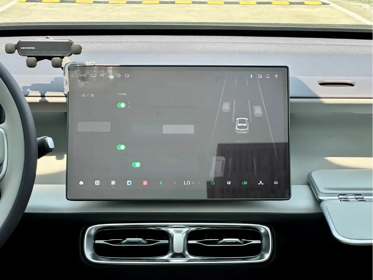 2025 Leapmotor B10 BEV 56.2KWH,autocango,china used car exporter,china ev exporter,chinese used car exporter,chinese used ev exporter